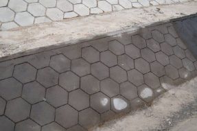 實(shí)心護(hù)坡塑料模具和空心護(hù)坡塑料模具分別用在哪里？