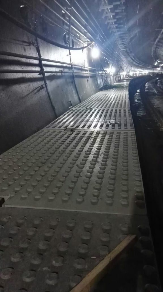 疏散平臺蓋板安裝